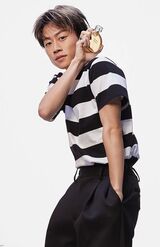 賛否両論あったシャネルとコムドットのタイアップ広告