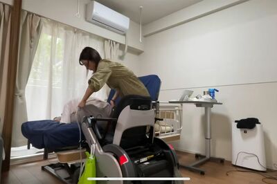 動画は日常的な介護の様子も事細かに紹介されている。ケアの仕方や工夫などは勉強になる場面も非常に多い（『かしわせチャンネル』提供）