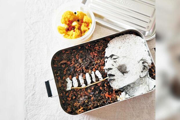 『空也上人カレー弁当』キーマカレーに空也上人のお姿が。アチャール添え