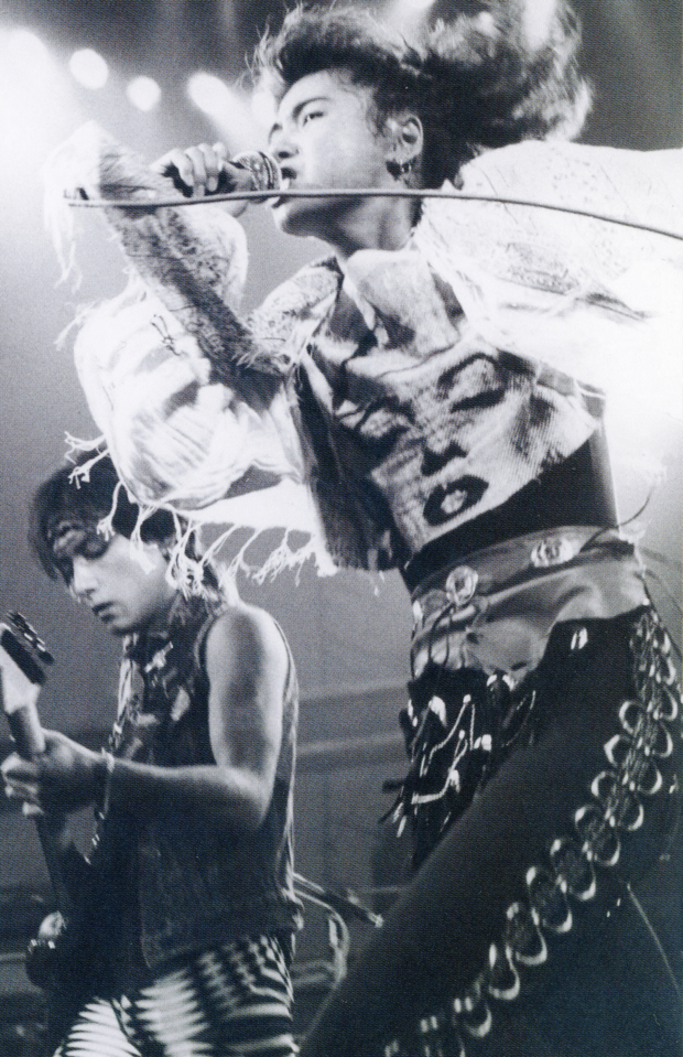 1987年、激しいロック調の楽曲が増えていく