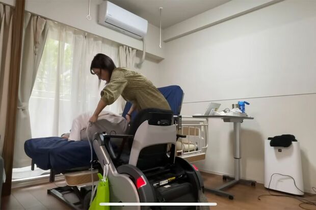 動画は日常的な介護の様子も事細かに紹介されている。ケアの仕方や工夫などは勉強になる場面も非常に多い（『かしわせチャンネル』提供）