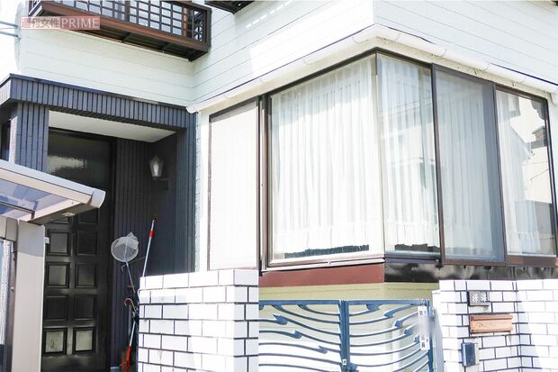 「空家・投函禁止」のテープがポストに貼られている樺沢容疑者の自宅