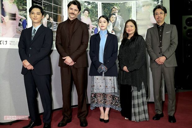 NHK朝ドラ『ばけばけ』試写会＆発表会に出席した吉沢亮、トミー・バストウ、髙石あかり、池脇千鶴、岡部たかし