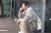 『ATARU』撮影合間にタバコを吸う中居正広