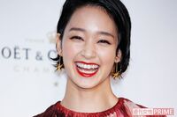 剛力彩芽、彼氏の “職場” に現る!ZOZOスーツの記者会見でオーラ消しきれず