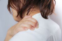《本当は怖い「五十肩」》“地獄を見る人が大勢いる”と専門医が警鐘!不眠続いてうつ病、効果のない薬漬け…