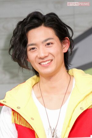 竜星涼…当時19歳。『獣電戦隊キョウリュウジャー』（’13年）の桐生ダイゴ／キョウリュウレッドを演じた。その後は『ひよっこ』（’17年）、『昭和元禄落語心中』（’18年）、『35歳の少女』（’20年）などに出演