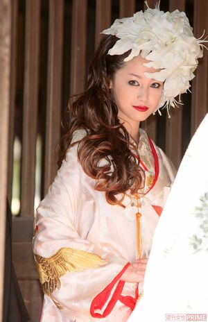 白無垢姿の沢尻エリカ