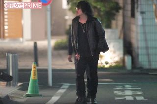 サングラスに革ジャンと黒ずくめの格好で現れた大森('17年)