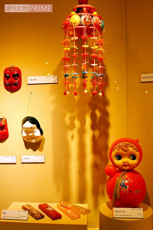 今では一部分の製品にのみ使用されるセルロイド。懐かしい品ばかり