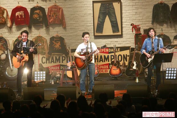 ゲストとともに『歩いて帰ろう』を熱唱。ちょっとミスったけど、それもご愛嬌！