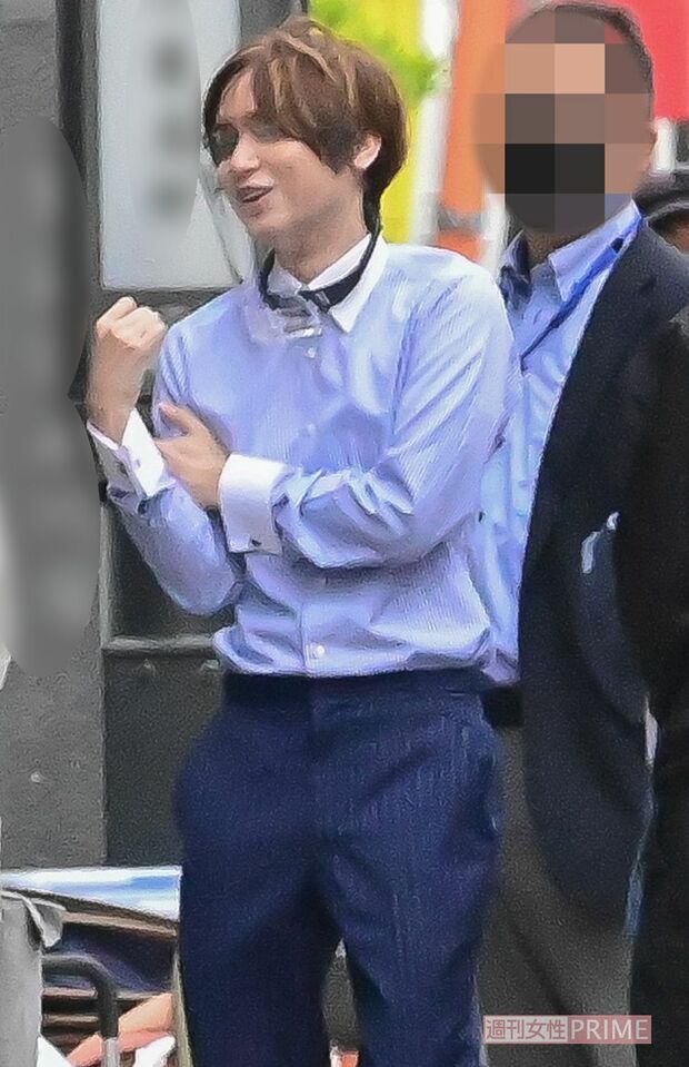 ドラマのロケに臨む伊野尾慧