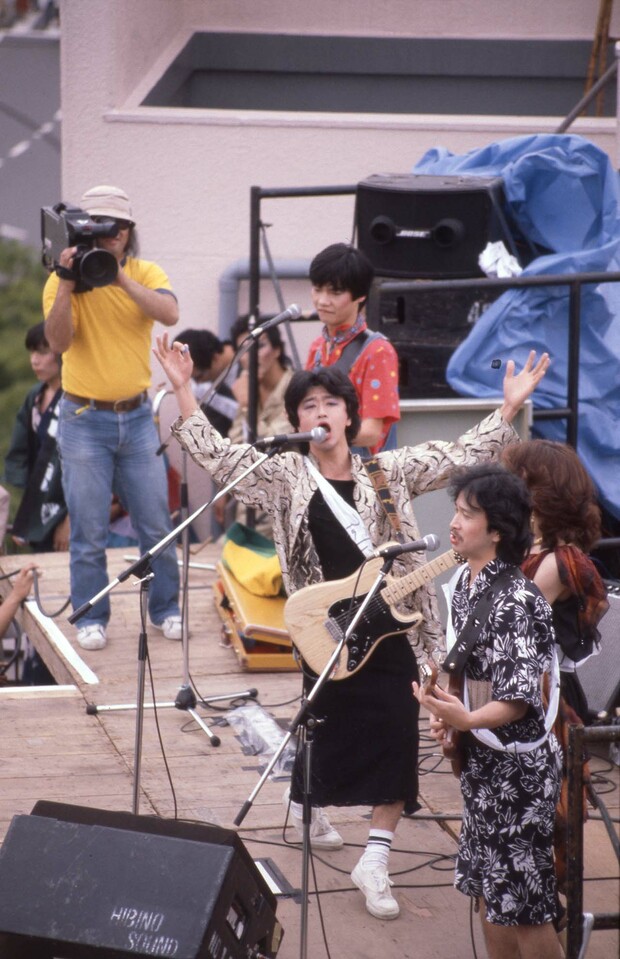 原由子のソロデビューシングル「I Love Youはひとりごと」の放送禁止に抗議し原宿でゲリラライブ（1981年5月10日）