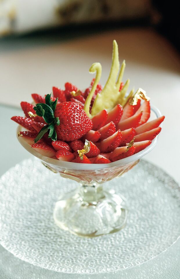 シェフのこだわりがつまったパフェを堪能。単品4800円、コーヒーまたは紅茶付き6300円