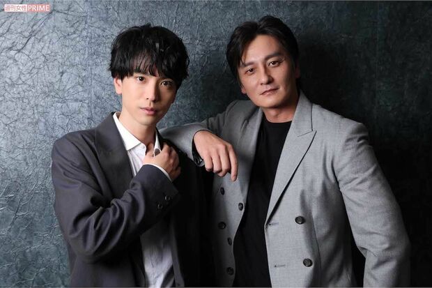 黒羽麻璃央（左）と本宮泰風　撮影/北村史成