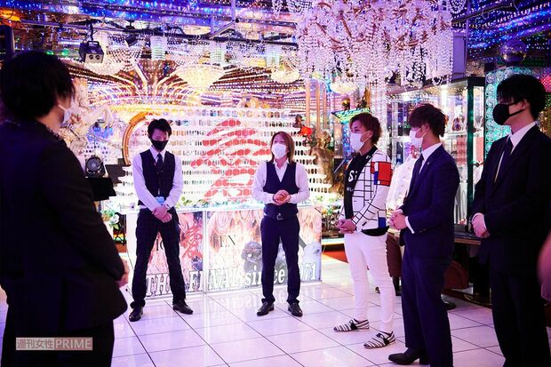 開店前のミーティング。この店では最後となる