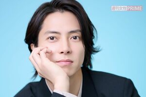 山下智久　撮影／渡邉智裕　ヘアメイク／北一騎　スタイリスト／櫻井賢之（casico）