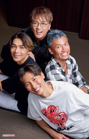 純烈メンバーの酒井一圭(49)岩永洋昭(44)白川裕二郎(47)後上翔太(37)撮影/渡邉智裕