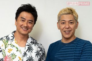 原田龍二の画像 写真 興味深そうに瀧川鯉斗 左 の話を聞く原田龍二 右 18枚目 週刊女性prime