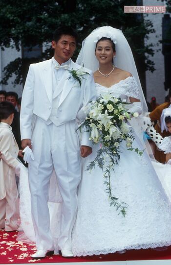 1993年、都内のホテルで挙式を開いた三浦知良選手とりさ子夫人