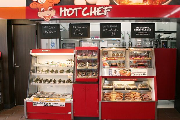 店内厨房『ホットシェフ』作りたての商品を随時陳列。店内オーブンで焼き上げるクロワッサンも好評