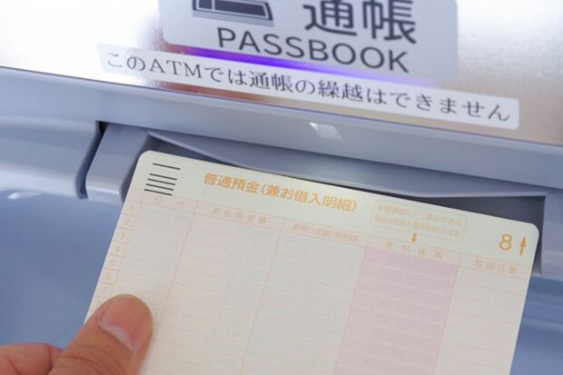 詐欺から闇バイト加担させられるシニア層も（イメージ画像）