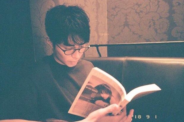 唐田えりかがインスタに投稿していたという東出の写真。撮影に用いられているのはフィルムカメラだ(ツイッターより)