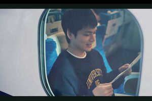 『JR東海「好きが彩る」篇　30秒』というCM動画に出演している青山純也。北村匠海にそっくりだと話題に（YouTubeより）