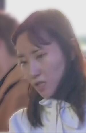 倒れた男性に暴言を吐く容疑者（Xより）