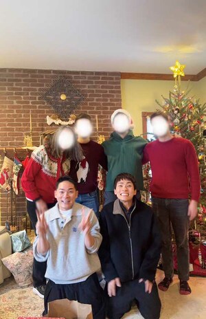 パートナーの家族たちと。右から2番目が深海さんのパートナー