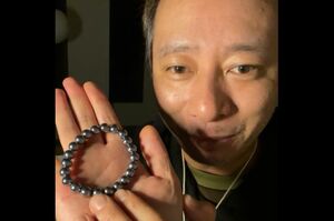 インスタライブでパワーストーンを販売するいしだ壱成