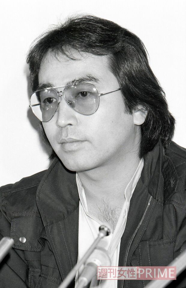 若かりしころのジュリー（上）と志村さんは長髪にタレ目という風貌で、当時「似ている」と巷では言われていた。それを生かした