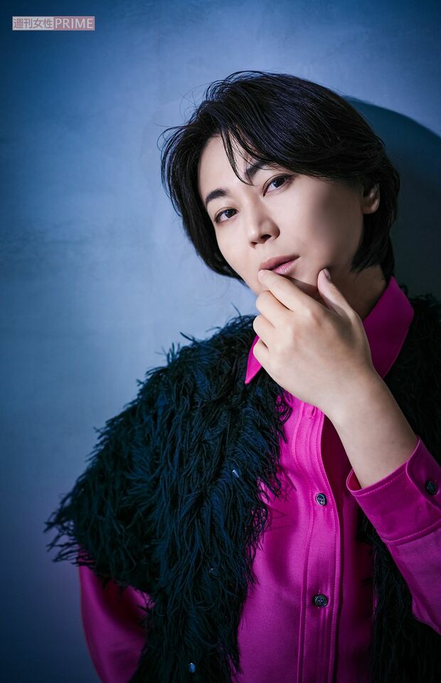 氷川きよし　撮影／廣瀬靖士　ヘアメイク／遠山達也（RELAXX）　スタイリング／YOSHIMIYAMASU（SIGNO）　衣装協力／JNBY、GYPPHY