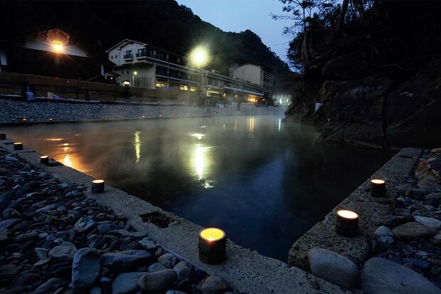 冬季限定の仙人風呂。毎週土曜日20時～22時にはライトアップも