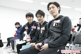 勝負では熱いバトルを繰り広げた3人も、滑走順抽選では横並びでほっこりムード　撮影／坂本清