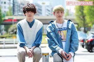 左から崎山つばさ、荒木宏文　撮影／森田晃博