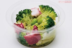 たことブロッコリー手摘みバジルのサラダ 撮影/山田智絵