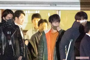 ジャニーズWEST・藤井流星、神山智洋と松葉杖姿の濵田崇裕