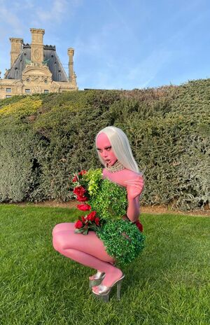 個性的なファッションで人気のサニバニ（本人のXより）