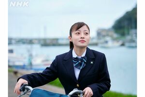 目の下のクマが心配される橋本環奈（『おむすび』公式Xより）