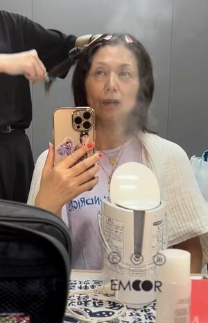 すっぴんをストーリーズで公開した小泉今日子(『株式会社明後日』の公式インスタグラムより)