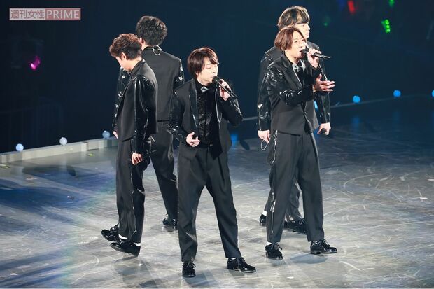 『カウコン2019-2020』に出演した嵐