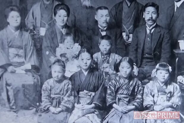 マキさんが生まれた宮本家は地元では有名な名家だった。最前列の左側の少女がマキさんの祖母