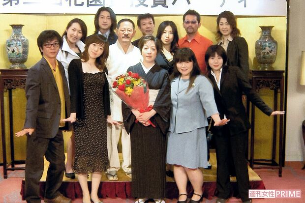 今や夏の風物詩となった椿組の花園神社野外劇。2005年には「第三回花園賞」を受賞