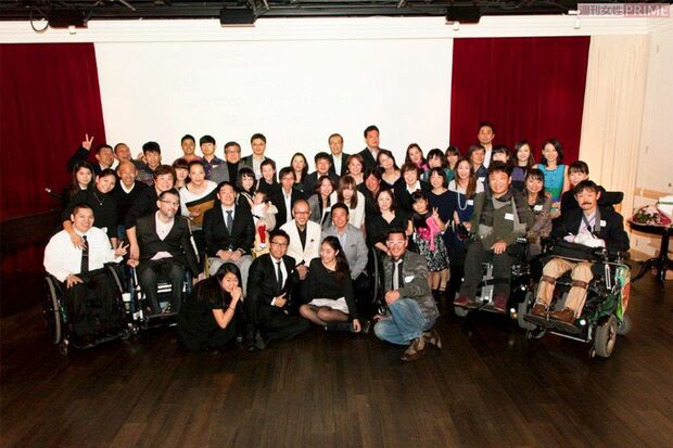 NPOの発足パーティーには錚々たる顔ぶれが集結。君江さんの前向きさに惹かれ手弁当で応援する人も