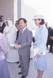 中等ご訪問中の両陛下（当時は皇太子ご夫妻）