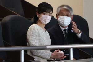 全国高校女子公式野球選抜大会の決勝戦を観戦された佳子さま（'23年4月2日）