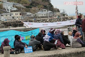 上関原発の新設に抗議して座り込みをする島民たち 撮影/山秋 真