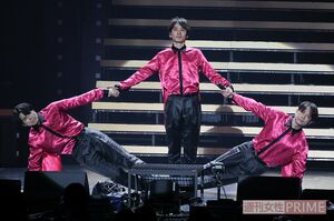 『オレじゃなきゃ、キミじゃなきゃ』の最後はこのポーズでキメ　撮影／高梨俊浩