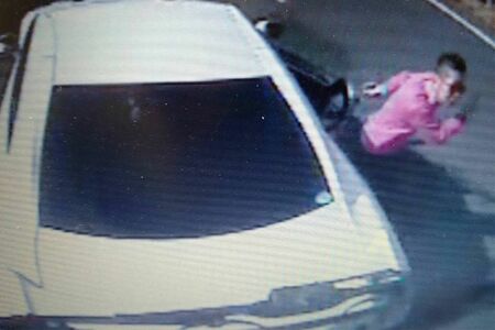 愛車である『日産GT―R』を飛び降りて…　2/3